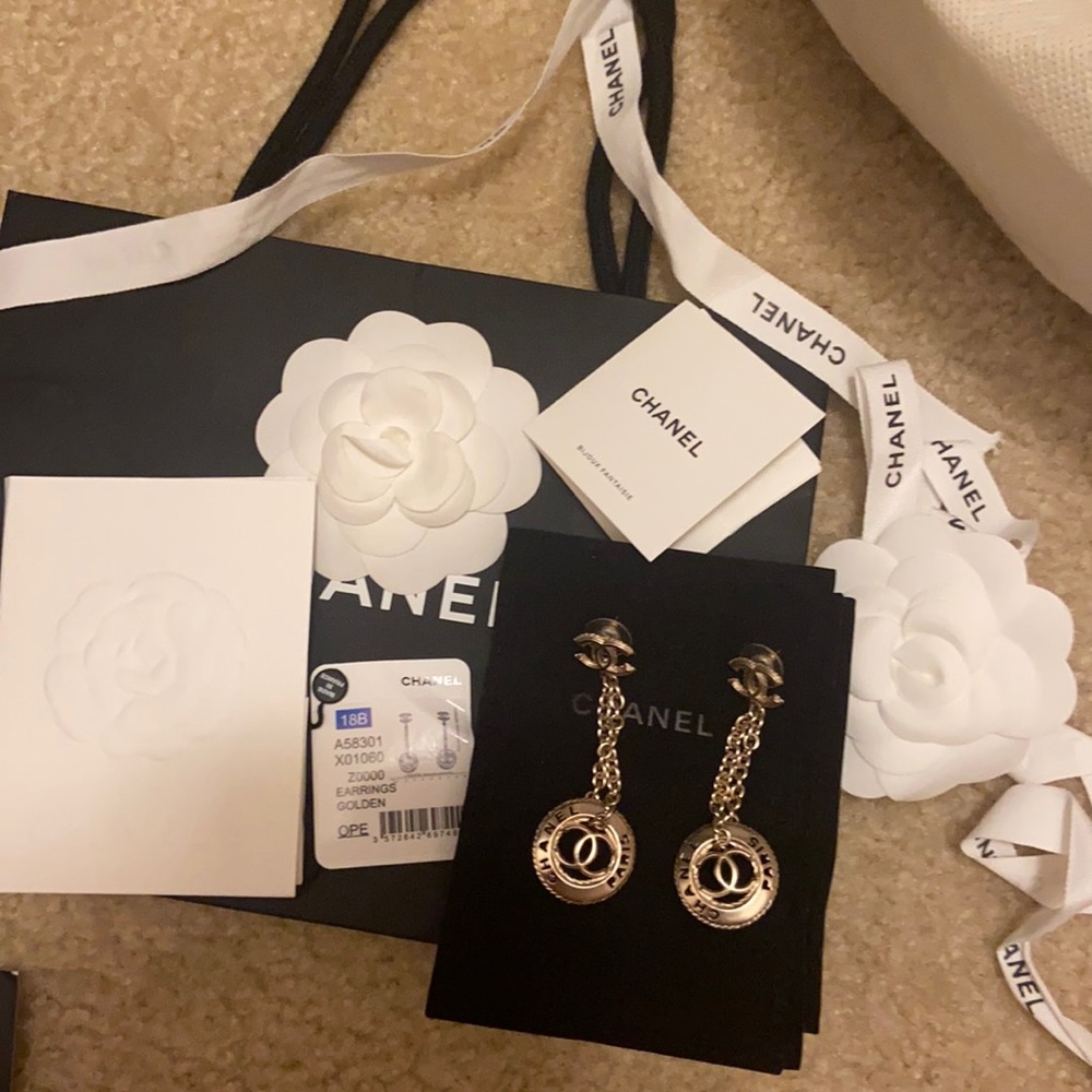 Chanel dangling gold earrings